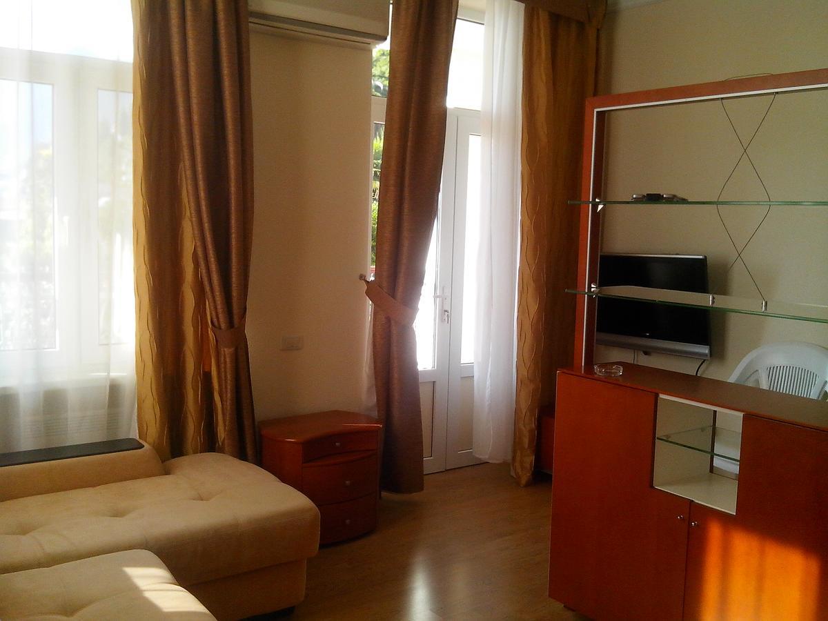 Бестужевский Дворик Gagra Exterior photo