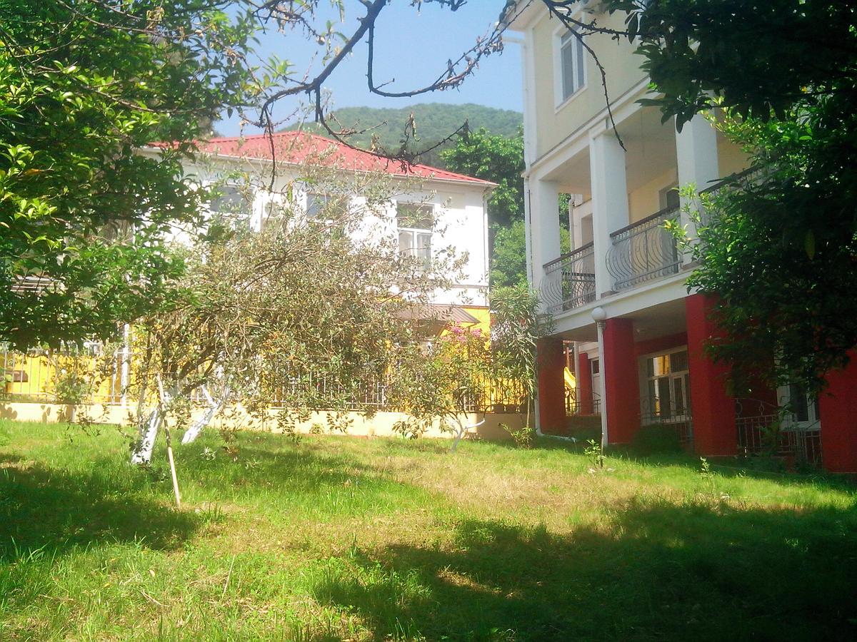 Бестужевский Дворик Gagra Exterior photo