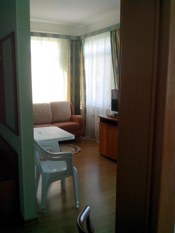 Бестужевский Дворик Gagra Exterior photo